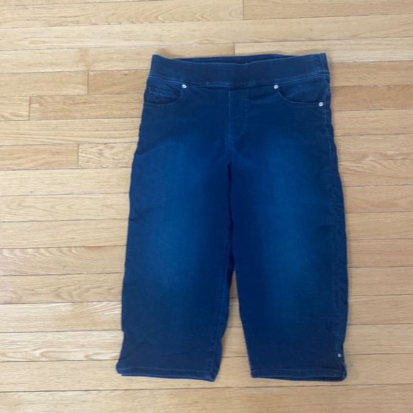 🔴 2 for $25 Gloria Vanderbilt Avery total contour cropped jeans - Picture 1 of 14